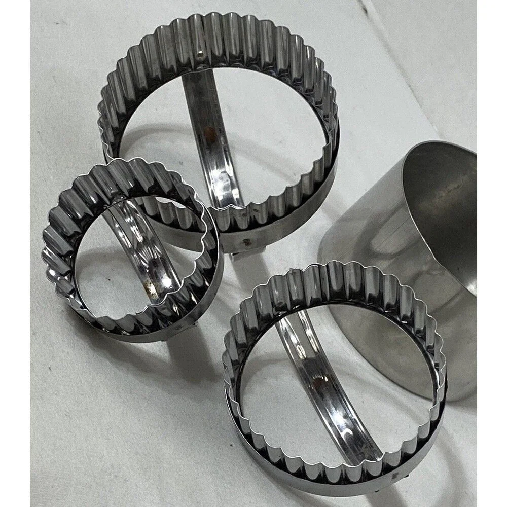 3 Pieces Stainless Steel Round Fluted Biscuit Cutter with Measuring Cup